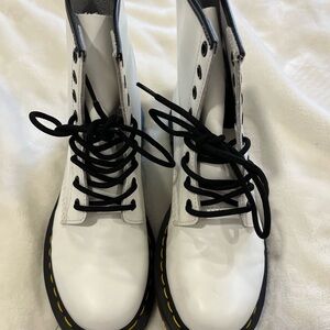 Stylish White Lace-Up Women's Boots